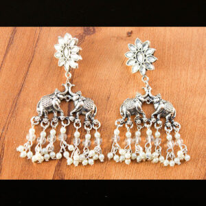 Beautiful Twin Elephant Kundan Neck Piece + Earrings Set - Image 3