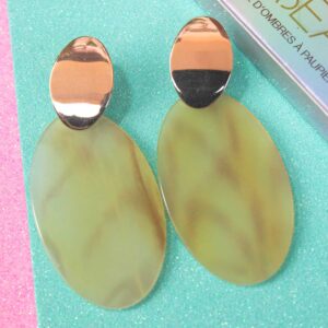 Ultra Stylish Ovel Shaped Gold Color Western Earrings